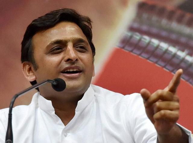 Downplaying the frequent verbal duels between the state and the Centre, Akhilesh Yadav assured industrialists that they were united when it came to development of Uttar Pradesh.(Gurinder Osan/HT file photo) Downplaying the frequent verbal duels between the state and the Centre, Akhilesh Yadav assured industrialists that they were united when it came to development of Uttar Pradesh.(Gurinder Osan/HT file photo)