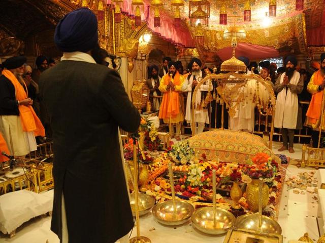 Display of a 'Jalao' (jewellery), a splendour show of Sikhism's symbolic items inside the Golden Temple on the occasion of gurpurab. The jalao is displayed on a very few occasions, including the birthday of Guru Gobind Singh. (Sameer Sehgal/HT Photo)
