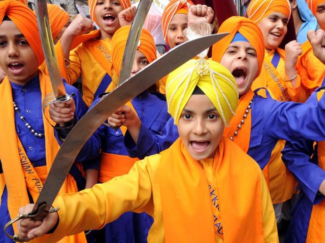 Young Sikh children raising kirpans during the Nagar Kirtan . (Bharat Bhushan /HT )
