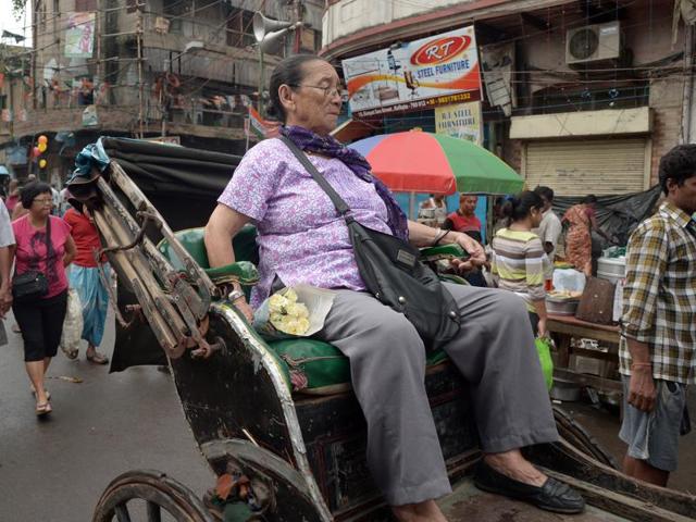 In this photograph taken on October 12, 2014 a Chinese-origin Indian woman travels on a hand-pulled rickshaw after shopping at a special Sunday outdoor market of traditional Chinese food and goods in Kolkata. (AFP) In this photograph taken on October 12, 2014 a Chinese-origin Indian woman travels on a hand-pulled rickshaw after shopping at a special Sunday outdoor market of traditional Chinese food and goods in Kolkata. (AFP)