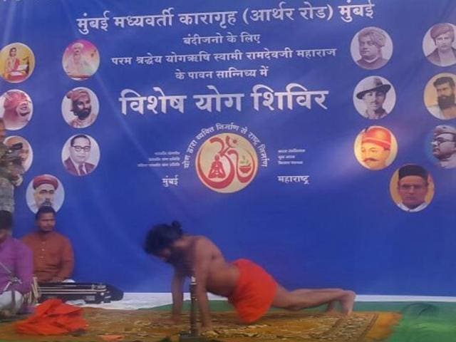 More than 2,000 inmates of Arthur Road Jail attended a yoga session conducted by Ramdev. (HT photo) More than 2,000 inmates of Arthur Road Jail attended a yoga session conducted by Ramdev. (HT photo)