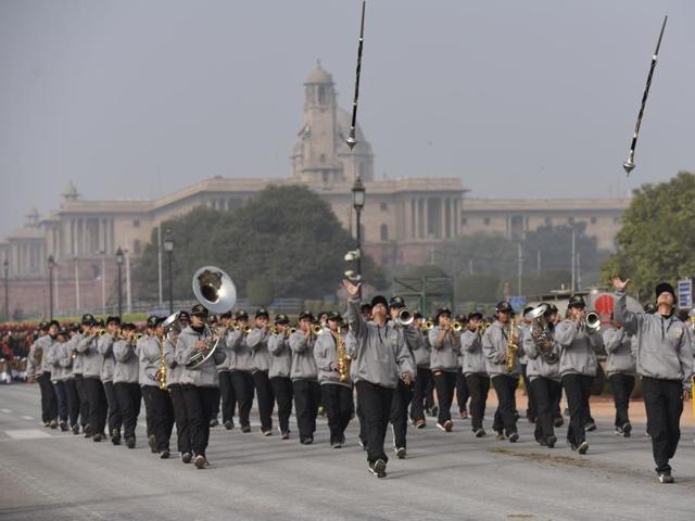 School Children during a rehearsal for the Republic Day parade at Rajpath in New Delhi on Sunday. (Arvind yadav/HT)