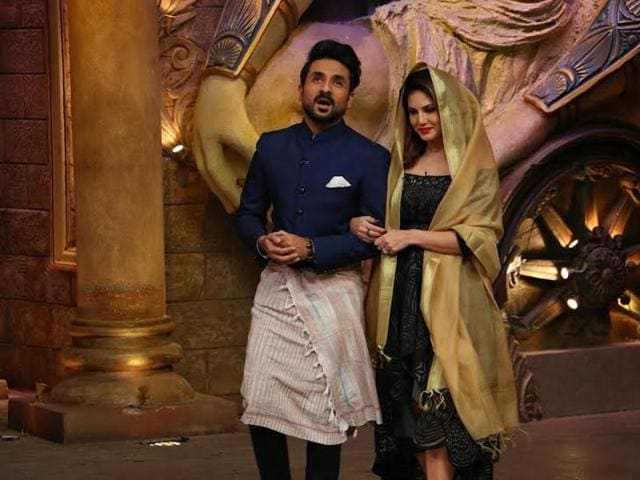 Sunny Leone promotes Mastizaade on Comedy Nights Bachao.