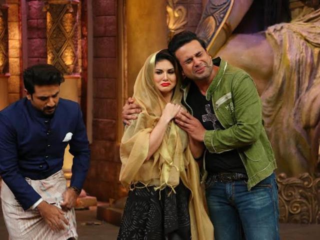 Krushna Abhishek and Vir Das with Sunny Leone during an act on Comedy Nights Bachao.