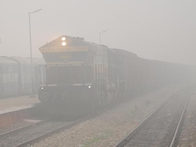 Trains were two hours late in Patiala as fog engulfed the region on Monday. (Bharat Bhushan/HT Photo)