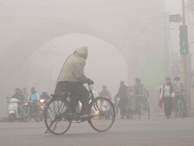 Even the commuters were seen having a hard time making their way through thick fog at Sheran Wala Gate in Patiala. (Bharat Bhushan/HT Photo)