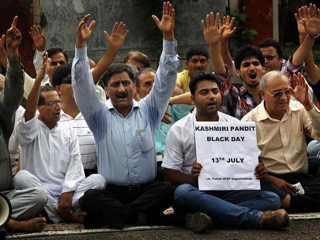 Members of the Joint Forum of Kashmiri Pandits Organization stage a protest in Jammu.(PTI File Photo) Members of the Joint Forum of Kashmiri Pandits Organization stage a protest in Jammu.(PTI File Photo)
