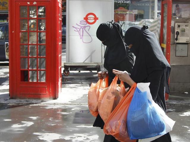 Women wear full-face veils as they shop in London in this file photo. Some migrants to Britain who cannot pass an English test within 2-1/2 years of arriving may not be allowed to stay, British Prime Minister David Cameron said on Monday. (Reuters) Women wear full-face veils as they shop in London in this file photo. Some migrants to Britain who cannot pass an English test within 2-1/2 years of arriving may not be allowed to stay, British Prime Minister David Cameron said on Monday. (Reuters)