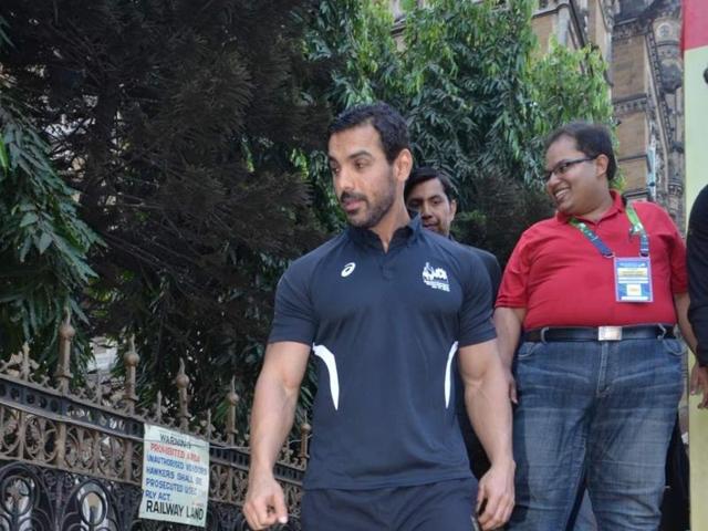 John Abraham arrives at the Standard Chartered Mumbai Marathon 2016.  (IANS) 
