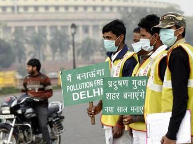 Civil defense personnel hold placards during the odd,even trial in front of the Parliament House, in New Delhi. (Arvind Yadav/ Hindustan Times) Civil defense personnel hold placards during the odd,even trial in front of the Parliament House, in New Delhi. (Arvind Yadav/ Hindustan Times)