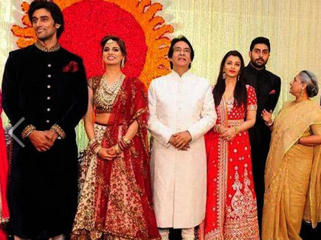 Among other Bollywood weddings which took place recently was Kunal Kapoor and Naina Bachchan tying the knot. The entire Bachchan parivaar was there to give their blessings to Amitabh’s niece. (HT Photo) 