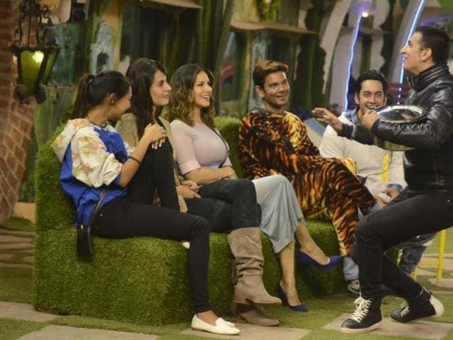 Prince Narula tries his best to impress Sunny Leone inside the Bigg Boss house.
