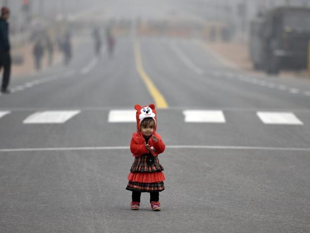 A sole spectator of beating the retreat parade rehearsal at Rajpath in New Delhi. (Ravi Choudhary/ HT Photo) A sole spectator of beating the retreat parade rehearsal at Rajpath in New Delhi. (Ravi Choudhary/ HT Photo)