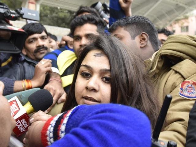 Bhawna Arora had claimed that she threw ink on Kejriwal because she had proof that the AAP had issued CNG stickers during the scheme to non-CNG vehicles. (HT Photo) Bhawna Arora had claimed that she threw ink on Kejriwal because she had proof that the AAP had issued CNG stickers during the scheme to non-CNG vehicles. (HT Photo)