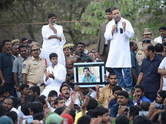 Congress vice-president Rahul Gandhi addresses students at Hyderabad Central University campus.  (AFP PHOTO ) 
