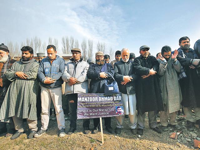 Men offer funeral prayers in absentia of Manzoor Ahmad Dar, 14 years after his disappearance on the outskirts of Srinagar. (Waseem Andrabi/HT Photo) Men offer funeral prayers in absentia of Manzoor Ahmad Dar, 14 years after his disappearance on the outskirts of Srinagar. (Waseem Andrabi/HT Photo)