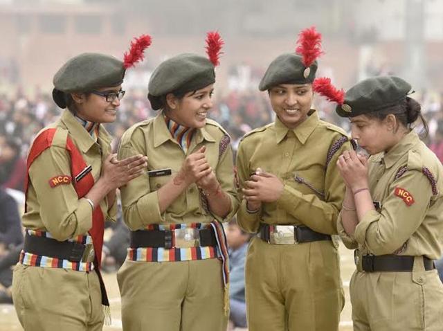 Young NCC cadets can been seen warming themselves before they part in the rehearsals. (Gurpreet Singh/HT )