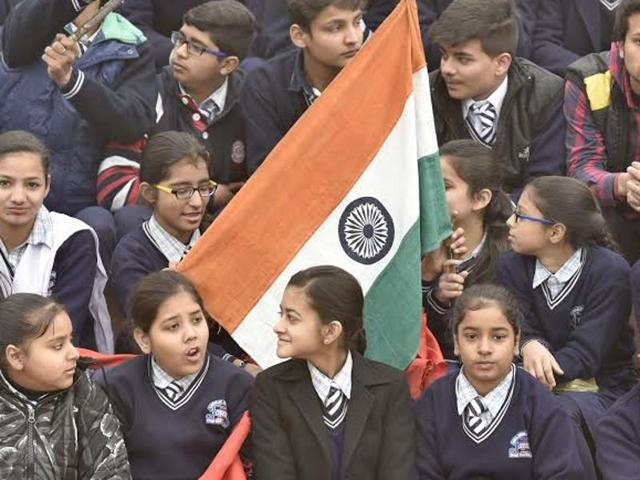 It is 10 degree celsius in Amritsar but the bone-chilling weather could not stop young students from attending the R-Day rehearsals. (Gurpreet Singh /HT )