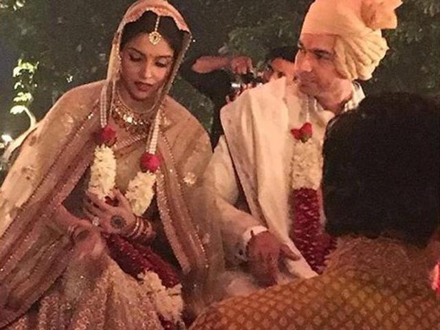 Actor Asin Thottumkal and Micromax co-founder Rahul Sharma married according to traditional Hindu rituals on Tuesday evening. (Photo: Actor_AsinFC/Twitter) 