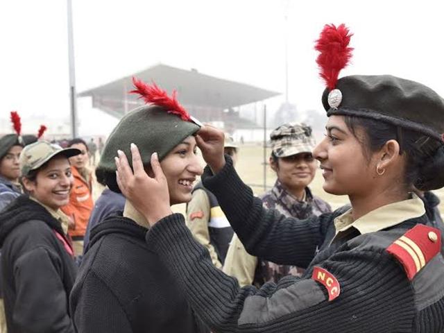 With less than a week to go for January 26, the early morning freeze doesn’t seem to stand a chance as these enthusiastic participants rehearse for the Republic Day parade at Guru Nanak Stadium in Amritsar on Wednesday. A NCC cadets is seen adjusting cap of her co -cadet. (Gurpreet Singh/HT )