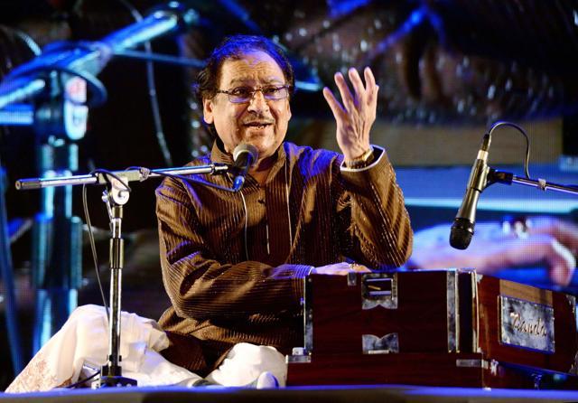 Ghazal maestro Ghulam Ali performing in a program in Thiruvananthapuram. (PTI) Ghazal maestro Ghulam Ali performing in a program in Thiruvananthapuram. (PTI)