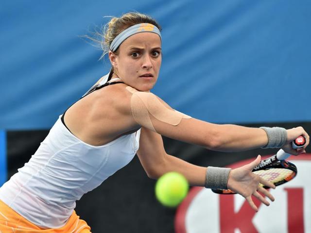 Nicole Gibbs of the US is completely focused on playing a backhand return during her women's singles match against France's Kristina Mladenovic on day three of the 2016 Australian Open. (AFP Photo) 