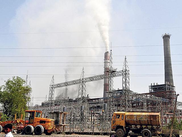 The Cabinet approved a new power tariff policy on Wednesday that aims at promoting clean energy, better regulation of discoms and faster roll out of investments. (HT File Photo) The Cabinet approved a new power tariff policy on Wednesday that aims at promoting clean energy, better regulation of discoms and faster roll out of investments. (HT File Photo)