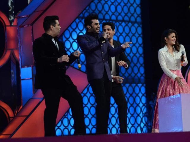 Karan Johar, Sidharth Malhotra, Alia Bhatt and Manish Paul perform at the annual Mumbai Police Melawa show in Mumbai on January 19, 2016.  (Viral Bhayani/HT) 