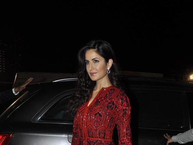 Katrina Kaif arrives for the annual Mumbai Police Melawa show in Mumbai on January 19, 2016.  (Viral Bhayani/HT) 