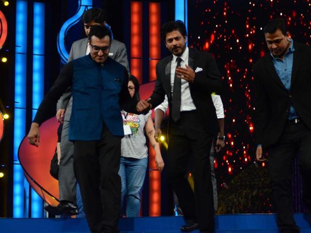 SRK at the annual Mumbai Police Melawa show in Mumbai on January 19, 2016.  (Viral Bhayani/HT) 