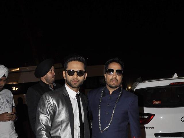 Singer Mika arrives at the annual Mumbai Police Melawa show in Mumbai on January 19, 2016.  (Viral Bhayani/HT) 
