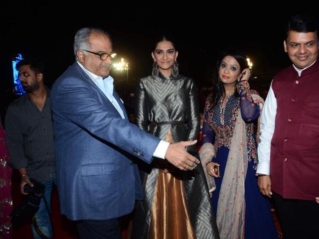 Sonam Kapoor arrives at the annual Mumbai Police Melawa show in Mumbai on January 19, 2016.  (Viral Bhayani/HT) 