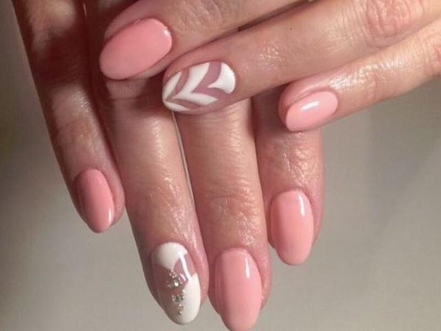 Coral, pastel pinks look really nice on fairer hands. (Instagram) 