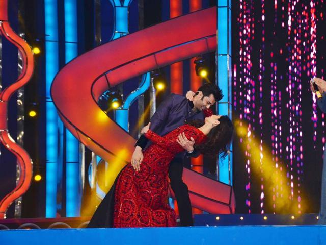 Manish Paul with Katrina Kaif at the annual Mumbai Police Melawa in Mumbai. (Yogen Shah/HT) Manish Paul with Katrina Kaif at the annual Mumbai Police Melawa in Mumbai. (Yogen Shah/HT)