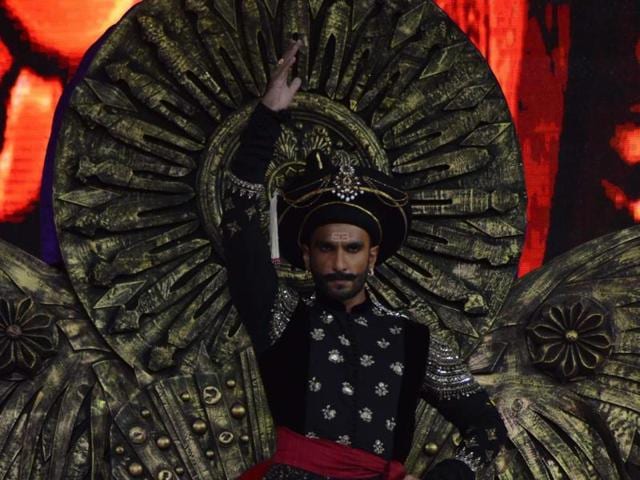 Ranveer Singh performs at  Umang Festival 2016. (Viral Bhayani/HT) 