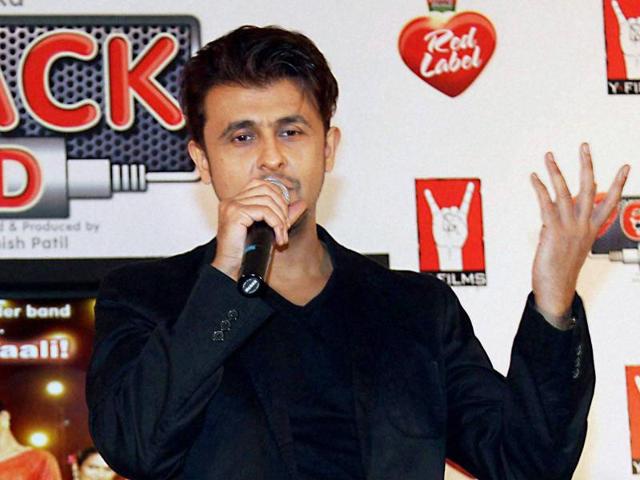 Singer Sonu Nigam gave a performance mid-air to a surprised throng of passengers. (PTI) Singer Sonu Nigam gave a performance mid-air to a surprised throng of passengers. (PTI)