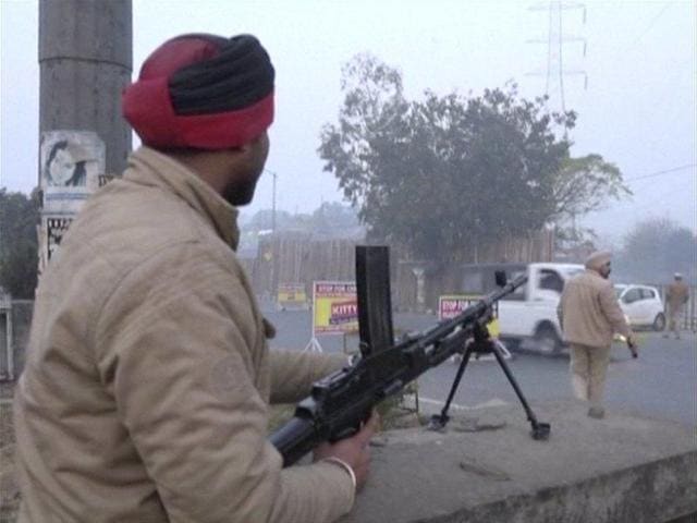 At least 21 people died in a Taliban assault on a university in Pakistan, where witnesses reported two large explosions as security forces moved in under dense fog to halt the bloodshed.(AFP)