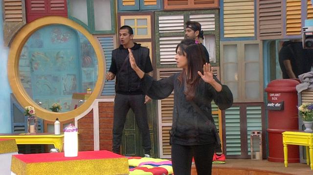 This task did not even need the participation of other contestants which made it quite boring. (Colors) This task did not even need the participation of other contestants which made it quite boring. (Colors)