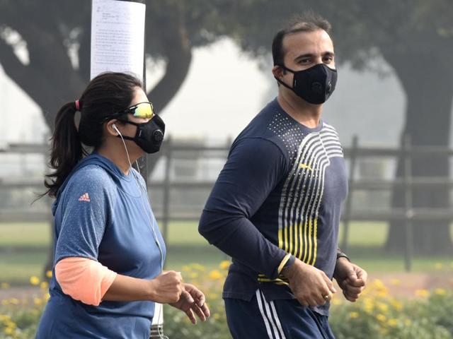 The Centre for Science and Environment said Delhi has lost the air quality gains of the odd-even scheme and the delayed winter will make air pollution worse if quick steps are not taken to sustain the gains. (Mohd Zakir/HT Photo) The Centre for Science and Environment said Delhi has lost the air quality gains of the odd-even scheme and the delayed winter will make air pollution worse if quick steps are not taken to sustain the gains. (Mohd Zakir/HT Photo)