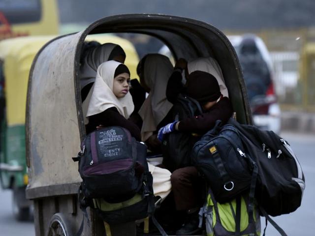 ‘Mumma, I don’t wanna go to school!’: School children on their way to school as winter prevails.  (Ravi Choudhary/ Hindustan Times) 