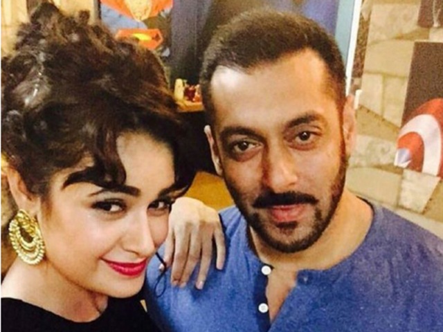 Yuvika poses with Salman Khan. (Instagram)