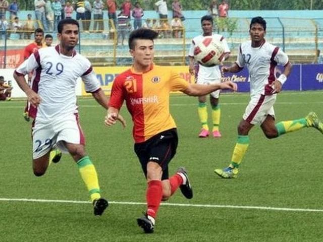 East Bengal and Mohun Bagan will clash in front of a sellout crowd at the Salt Lake Stadium in Kolkata on Saturday. (PTI Photo) East Bengal and Mohun Bagan will clash in front of a sellout crowd at the Salt Lake Stadium in Kolkata on Saturday. (PTI Photo)