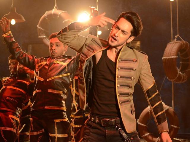 Rishabh Sinha performs at the Bigg Boss 9 finale. (Colors)