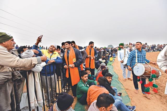 A kushti selfie: Victorious wrestlers often do a round of the akhada, meeting their fans and getting cash rewards. A kushti selfie: Victorious wrestlers often do a round of the akhada, meeting their fans and getting cash rewards.
