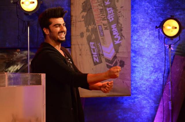 Arjun Kapoor inside Bigg Boss 9 house. (Colors) Arjun Kapoor inside Bigg Boss 9 house. (Colors)