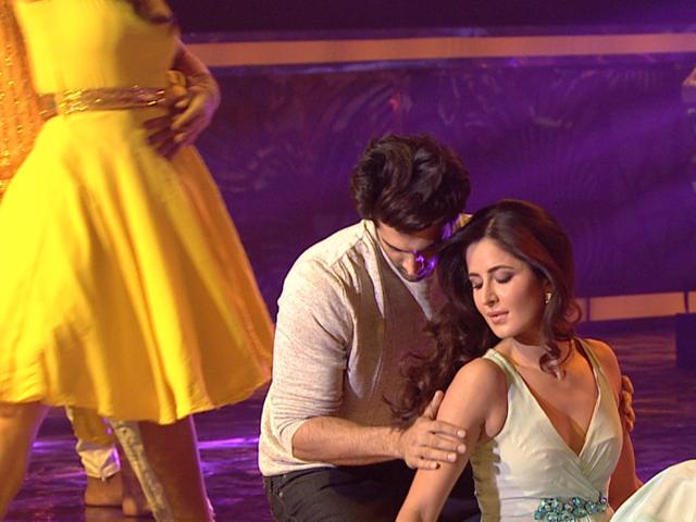 Don’t they look amazing? Katrina and Aditya sizzle on the Bigg Boss 9 stage. (COLORS)