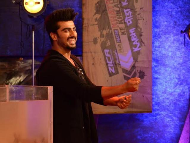 Arjun Kapoor visits the Bigg Boss 9 sets for Khatron Ke Khiladi promotions on the show. (Colors)