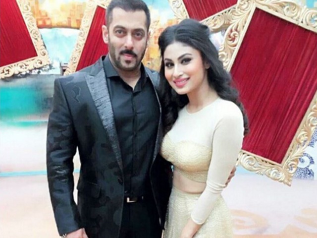 Salman Khan poses with Mouni Roy. (Instagram)