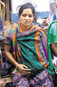 Munira Shaikh had fallen asleep on a pavement near Colombo junction just minutes before Amin Shaikh crashed his friend’s Mercedes into vehicles parked nearby, causing one of the cars to run over her and break her right shoulder. (Pramod Thakur/HT photo)