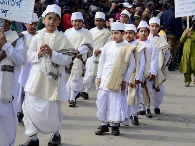 School students take out a rally on 119th birth anniversary of Netaji Subhas Chandra Bose in Agartala.(PTI)